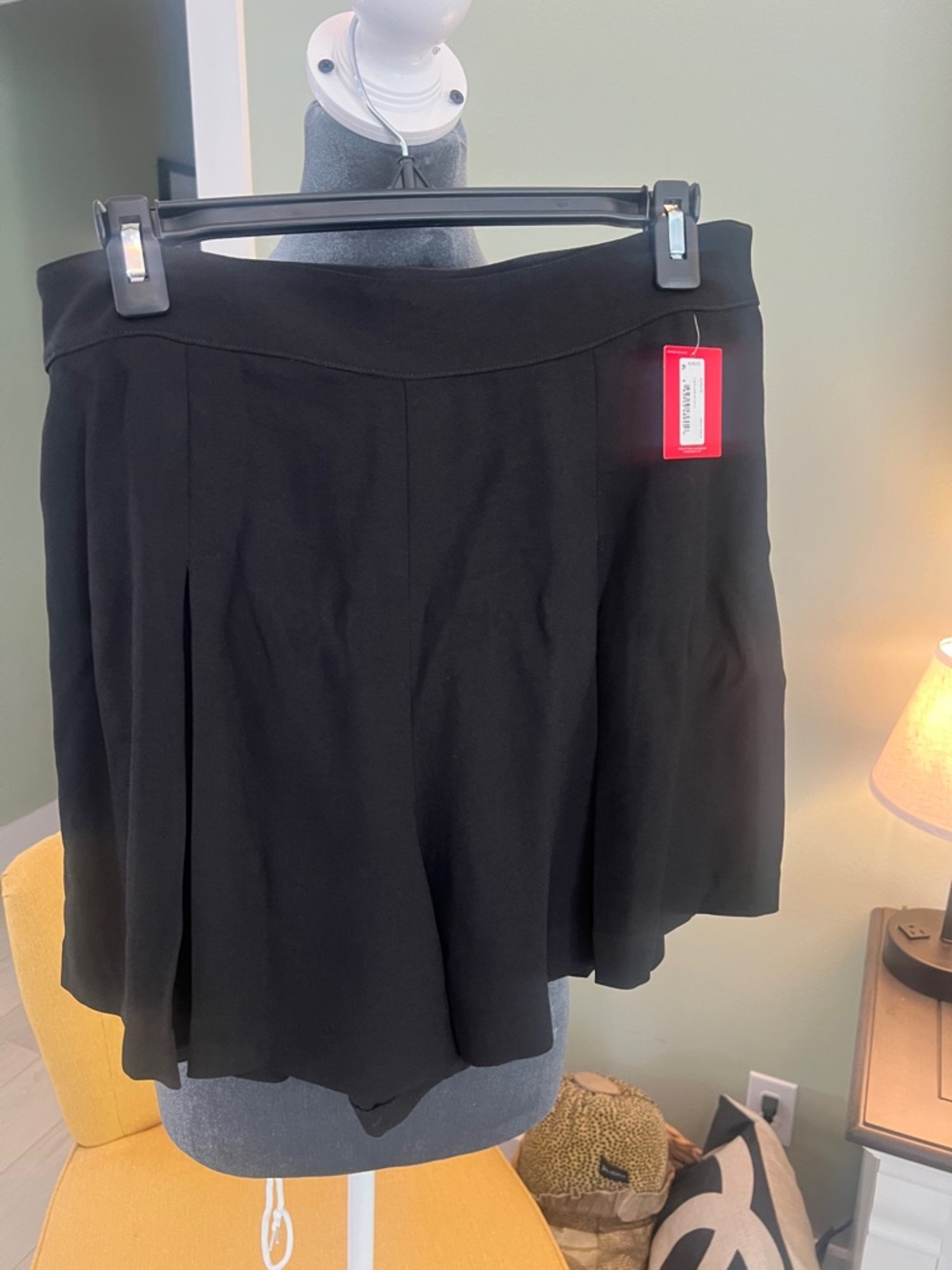 SPANX Black Pleated Women’s Shorts